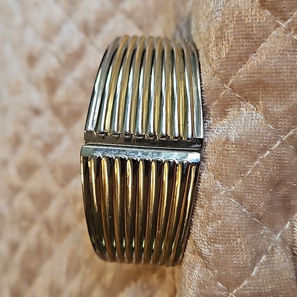 Bangle Statement Bracelet Hinged Magnetic Closure - Picture 3 of 10